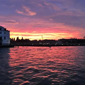  Апартаменты Harry's Canal View